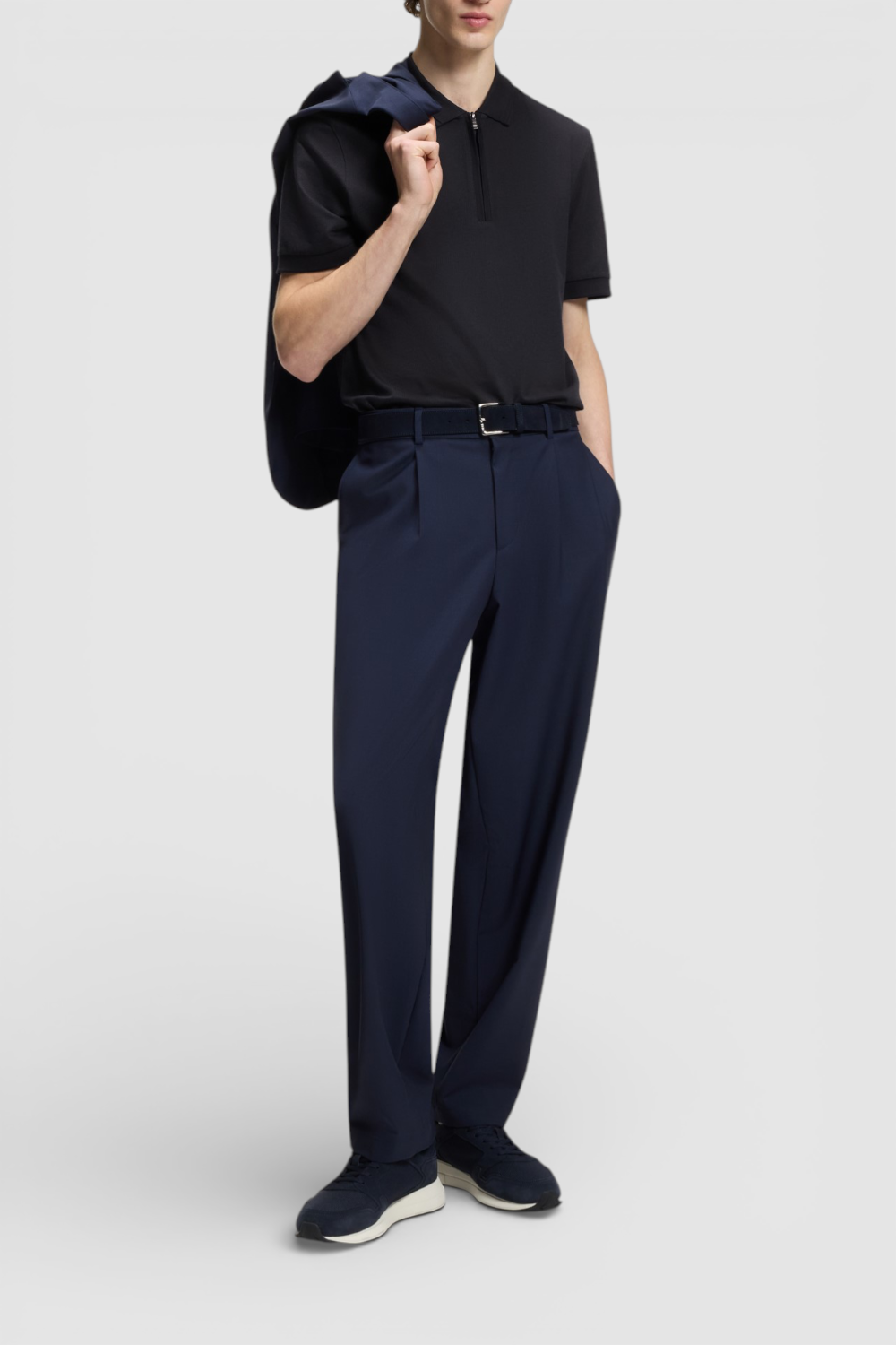 תמונת כל הלוק של חולצת פולו